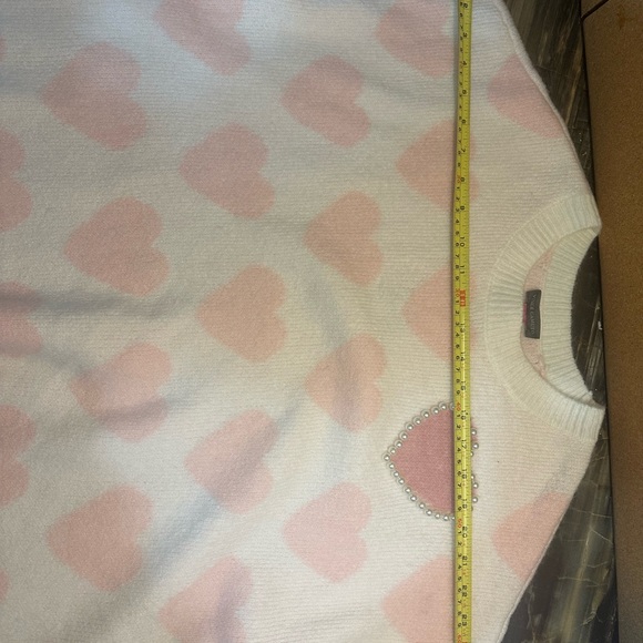 Vince Camuto Cream and Pink Heart Sweater with Pearl Detail Size Large. - Picture 10 of 15